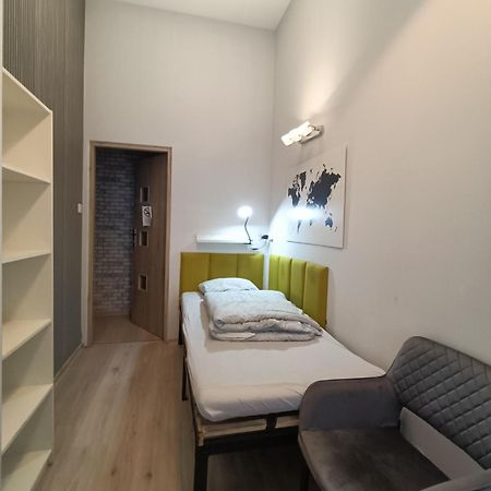 Centrum Fabryczna Rooms Лодз Екстериор снимка
