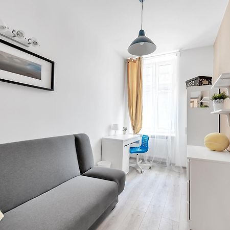 Centrum Fabryczna Rooms Лодз Екстериор снимка