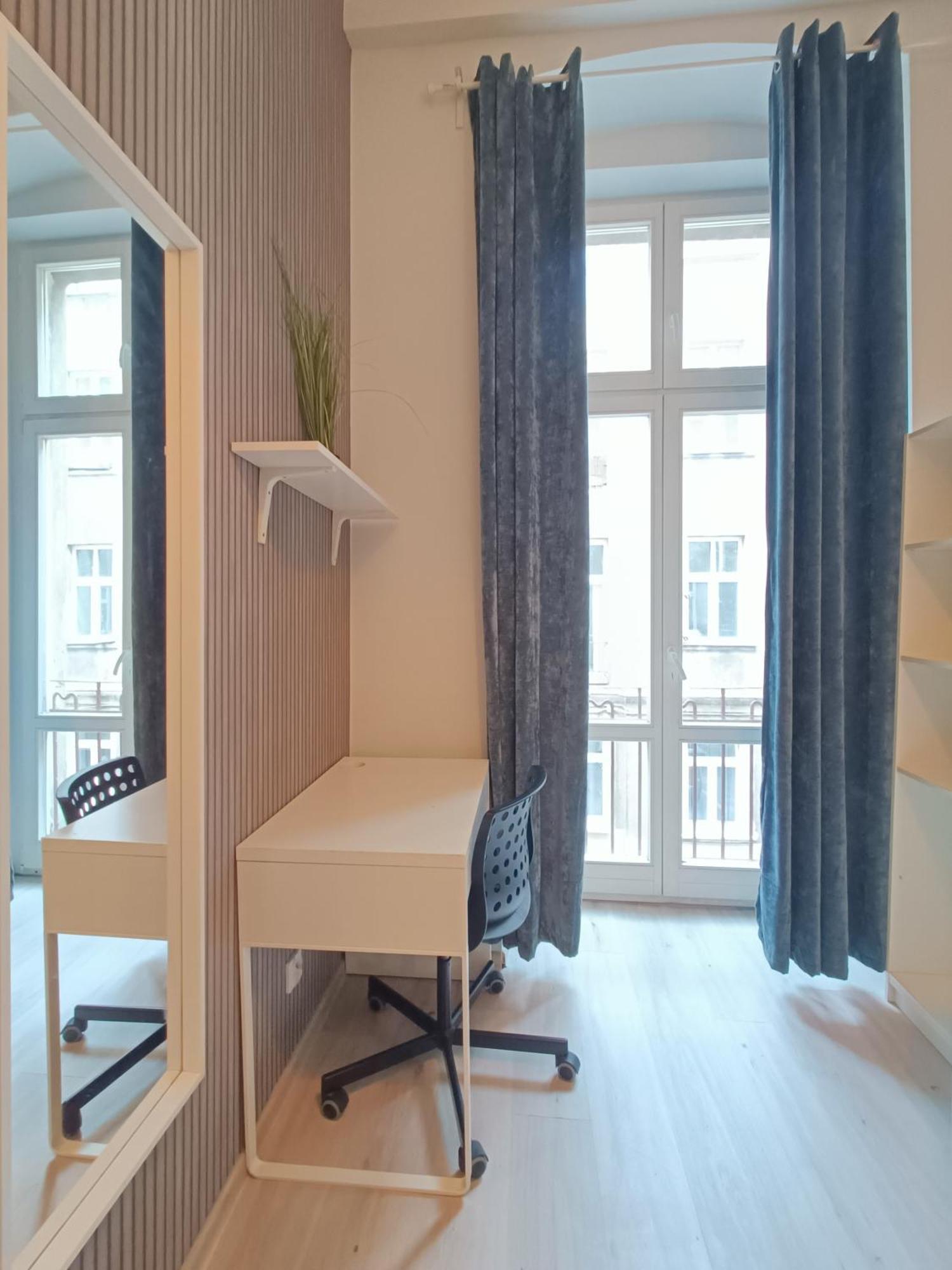 Centrum Fabryczna Rooms Лодз Екстериор снимка
